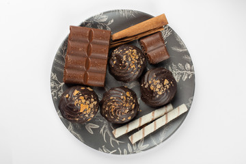 Chocolate cookies in a black platter