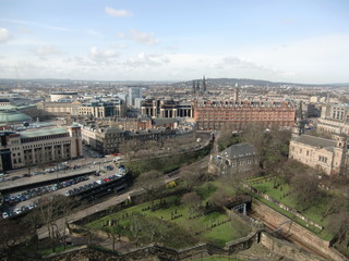 vistas de la ciudad y estación de tren