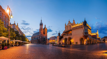 Fototapeta na wymiar view of the beautiful Krakow old town in the evening