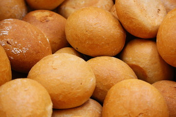 round baked buns are in the supermarket