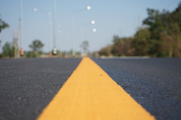 Yellow line color on the road surface