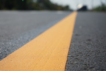 Yellow line color on the road surface