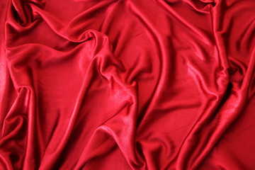 Obraz premium piękna jedwabna tkanina w kolorze czerwonym, drapowana w małe fałdy, miękka, luksusowa koncepcja, ślub, kopia przestrzeń