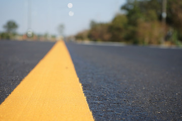 Yellow line color on the road surface