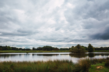 Paisaje con lago