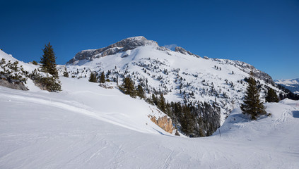 Fototapeta na wymiar ski run at rofan skiing area, sunny winter landscape with mountain view