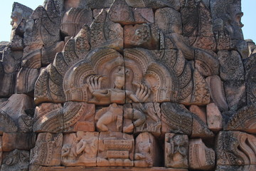 Zoom sur des sculptures khmeres