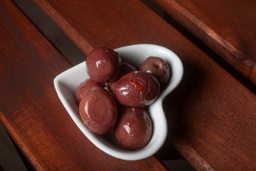 dark olives in spicy brine2