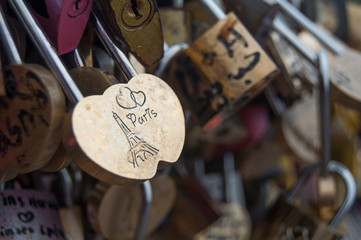 Candado del amor en París.