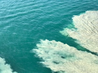 Kreuzfahrt aufgewirbelter Sand beim ablegen