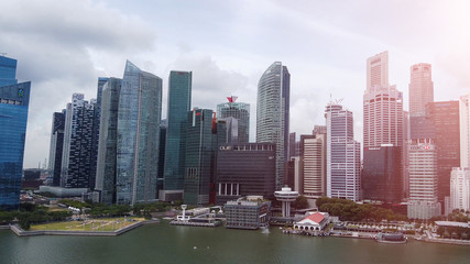 Fototapeta premium SINGAPORE - JANUARY 4, 2020: Aerial view of city skyline from Marina Bay area on a cloudy morning
