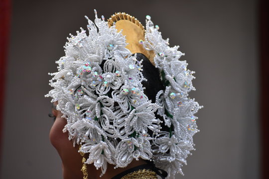 hair ornaments, panamanian wobbling, panama
