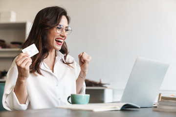 Attractive young brunette businesswoman
