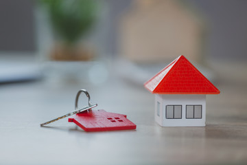 The orange roof house is placed near to Red house key ring. Real estate ideas, mortgages, house buying agents, buying and selling houses or renting houses in the future.
