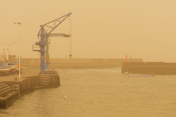 2020/02/23 Puerto de la Cruz, Spanien. Sandsturm aus Afrika – Dichte Calima zieht über die...