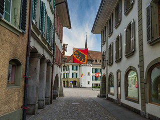 Fototapeta na wymiar Narrow street in Thun, canton of Bern, Switzerland
