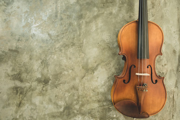 Fototapeta na wymiar violin on concrete background. vintage style.