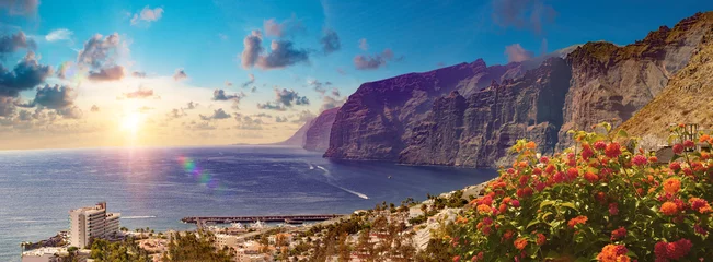 Papier Peint photo autocollant les îles Canaries Falaise de Los Gigantes, îles Canaries, Tenerife, Espagne.Paysage paysage à l& 39 île des Canaries.Mer et bech