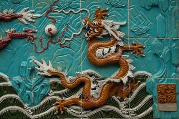 Obraz premium chinese dragon on the wall