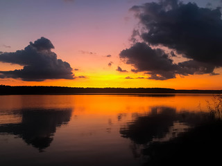 Obraz premium Sunset sky and it's reflection in the river