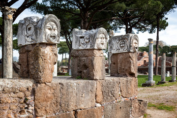 Ostia Antica, Roma. Masheroni in pietra dell' anfiteatro