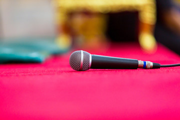 Obraz premium microphone on a red background