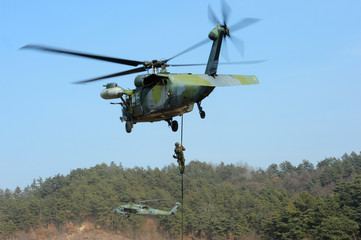 Fototapeta na wymiar South Korean Army Special Forces coming down from helicopters by fast ropes.