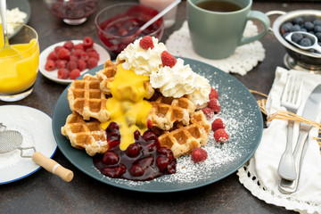 Leckere Waffeln genießen