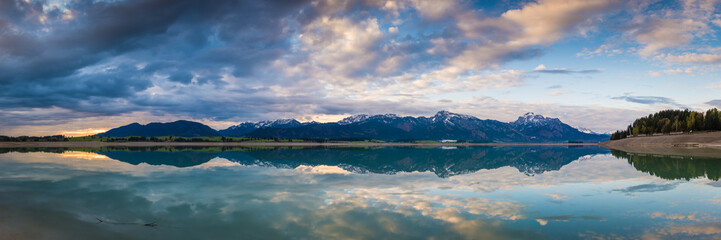 See und Berge am Morgen - Forggensee Panorama