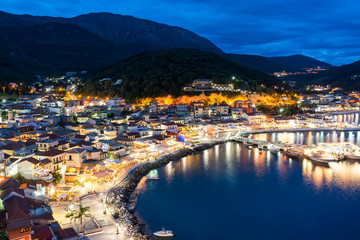 Fototapeta premium Panoramic night view of Parga city in Greece