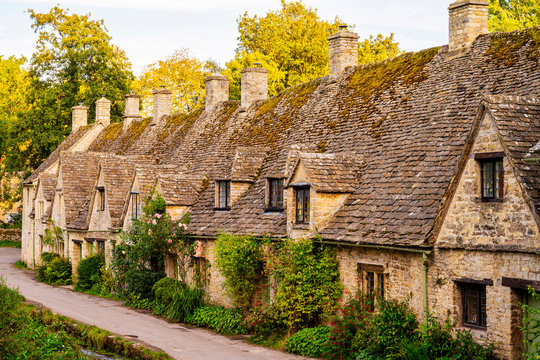 Arlington Row, Bibury, Cotswolds, Gloucestershire, England, UK