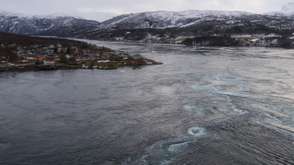 norwegische Landschaft am Saltstraumen, stärkster Gezeitenstrom der Welt, Bodø, Norwegen
