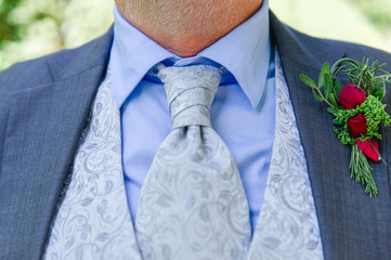 groom suite wedding boutonniere