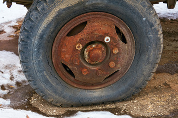 Fototapeta na wymiar Old flat tire cracked from a big car.