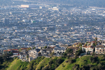 Naklejka premium Hilltop homes above Los Angeles County smog in the Verdugo Hills area of Glendale California.