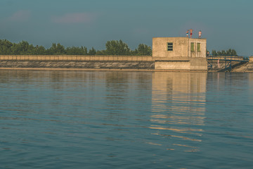Fototapeta premium afternoon in the countryside by the water