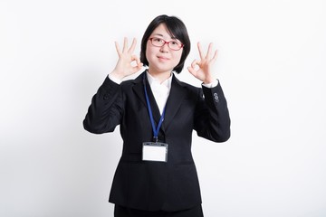OKサインをするビジネスウーマン