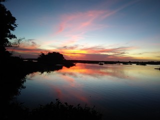 Fototapeta na wymiar sunrise over lake