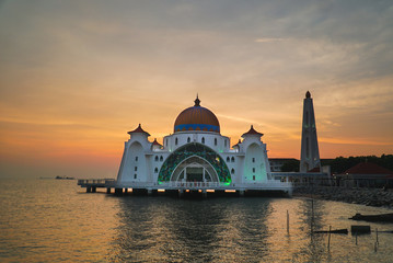 Melaka Straits Mosque - obrazy, fototapety, plakaty