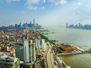 vista aérea de la costa del rio Hudson en la ciudad de Nueva York © Fedemartinezph