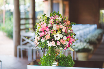 Fototapeta na wymiar flower arrangement in wedding decoration