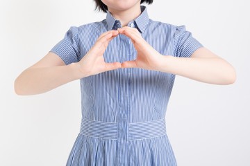 OKサインをする女性