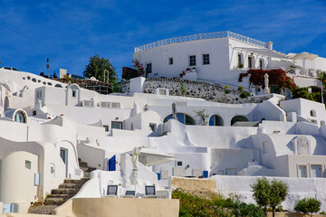 Fototapeta premium Traditional white buildings facing Aegean Sea in Oia, Santorini island, Greece