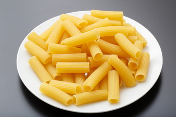 デュラム小麦のセモリナ(ペンネ・マカロニ)