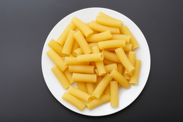 デュラム小麦のセモリナ(ペンネ・マカロニ)