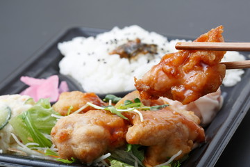 鶏の唐揚げ弁当