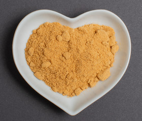 Gewürze in einer weißen Schale für die Food Fotografie