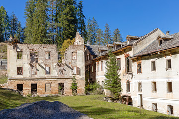 Fototapeta na wymiar Ruinen von Wildbad Innichen, Südtirol