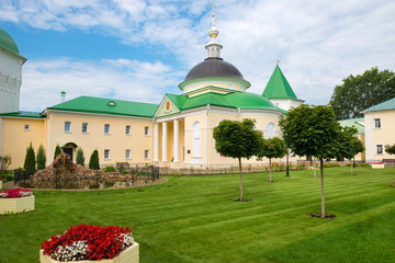 On the territory of the Nikolo-Peshnoshsky Monastery in the village of Lugovoi, Dmitrovsky District, Moscow Region. The monastery was founded in 1361.
