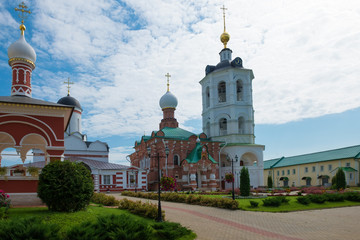 Fototapeta na wymiar Temples and bell tower in the Nikolo-Peshnoshsky Monastery.